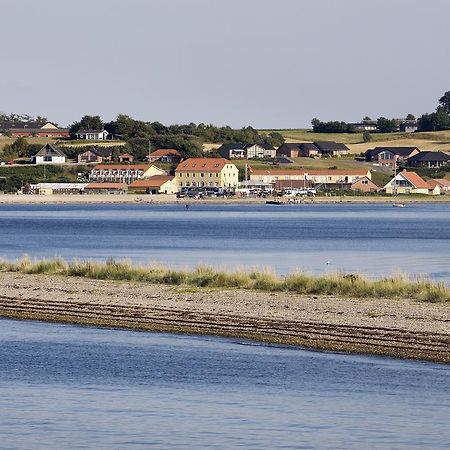 Hvalpsund Faergekro Esterno foto