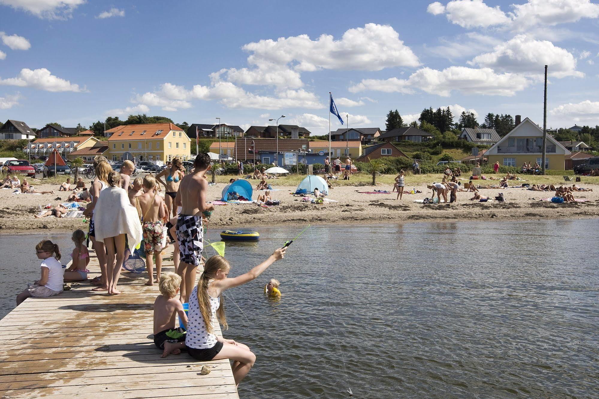Hvalpsund Faergekro Esterno foto