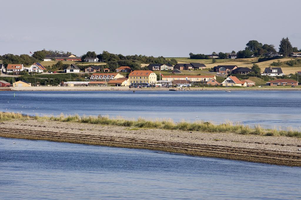 Hvalpsund Faergekro Esterno foto